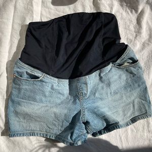 Isabel Maternity By Ingrid and Isabel jean midi shorts size 6 high wasted
